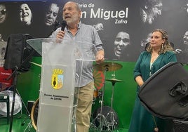 Antonio Vázquez, presidente de ACPG junto a la concejala