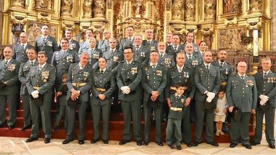 Los guardias civiles del puesto de Zafra tras la misa celebrada en La Candelaria