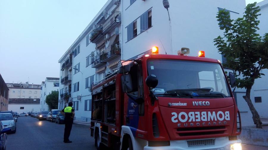 Actuación de los bomberos en un 2º piso 