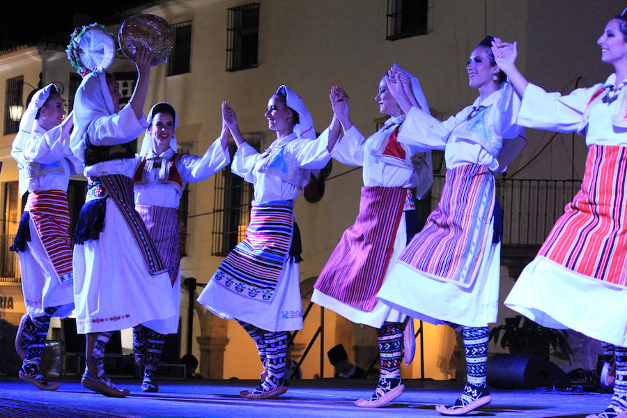 Bailes y folclore en la Plaza Grande: Verónica Conejo