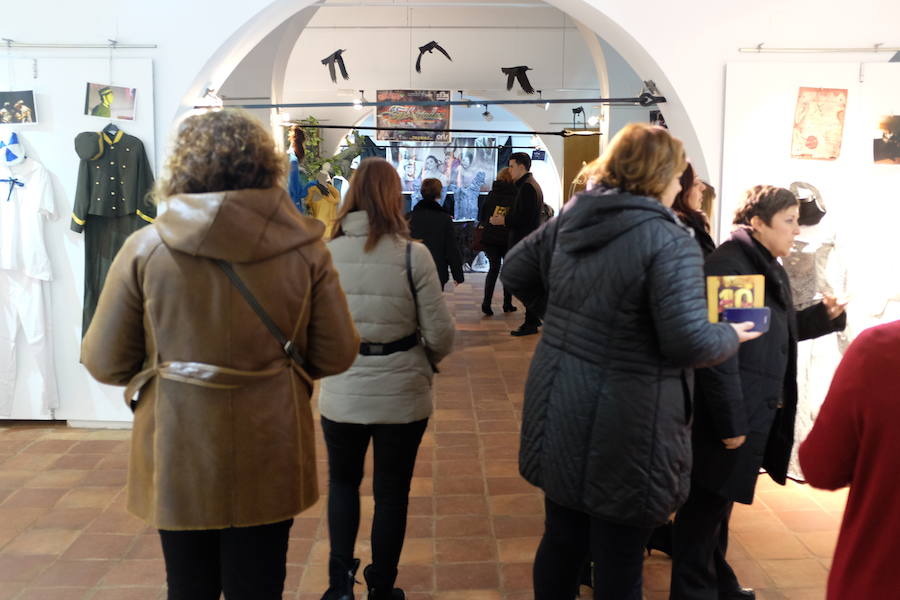 Más de 500 personas visitan la exposición de Exteatro por su década sobres los escenarios