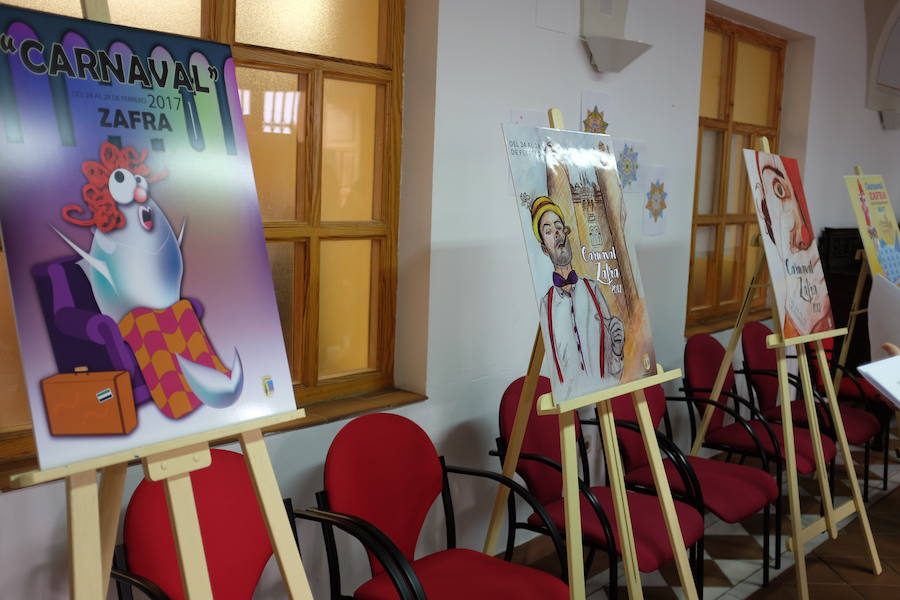 Algunos de los carteles del concurso previo a Carnaval 