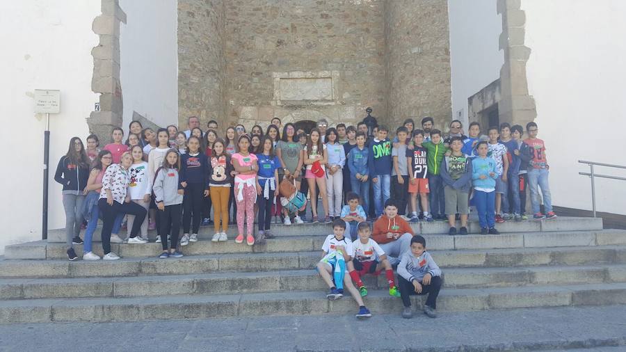Alumnos lusos visitan al colegio Manuel Marín en su Día del centro