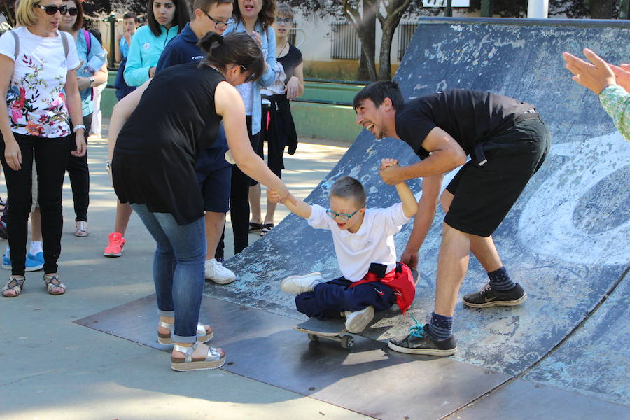 Los Hijos de la Patineta enun taller  el Día del Medio Ambente 