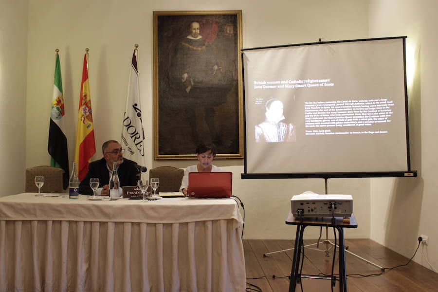 Una de las ponencias en el Parador 