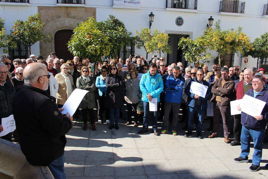 Más de 200 jubilados se manifiestan por unas pensiones dignas