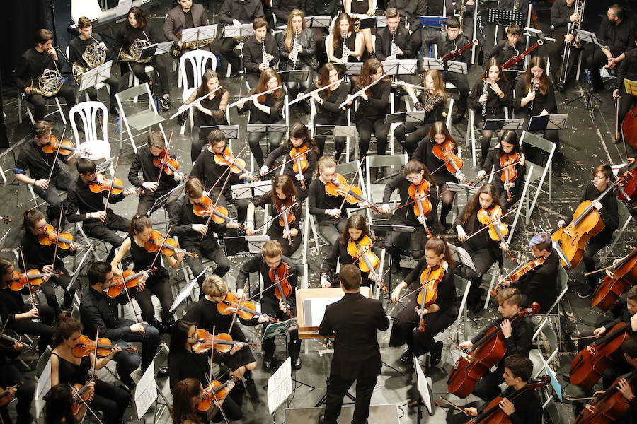 La Orquesta Sinfónica de los Conservatorios de Almendralejo y Mérida llena el Teatro de Zafra