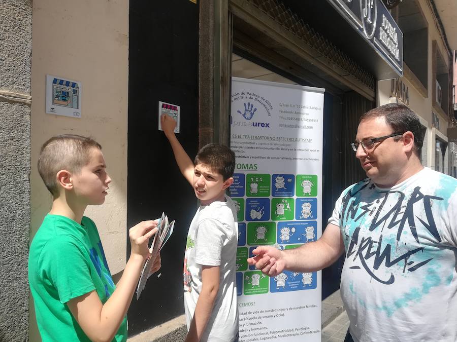 La calle Sevilla ya cuenta con pictogramas en sus tiendas