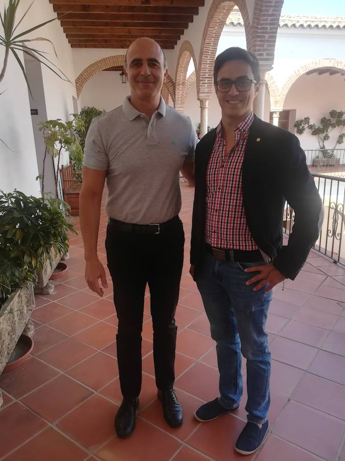 Conreras y Jurado en el anuncio de la donación 
