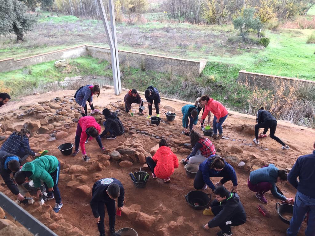 Los alumnos recibieron nociones de arqueología que pudieron poner en práctica 