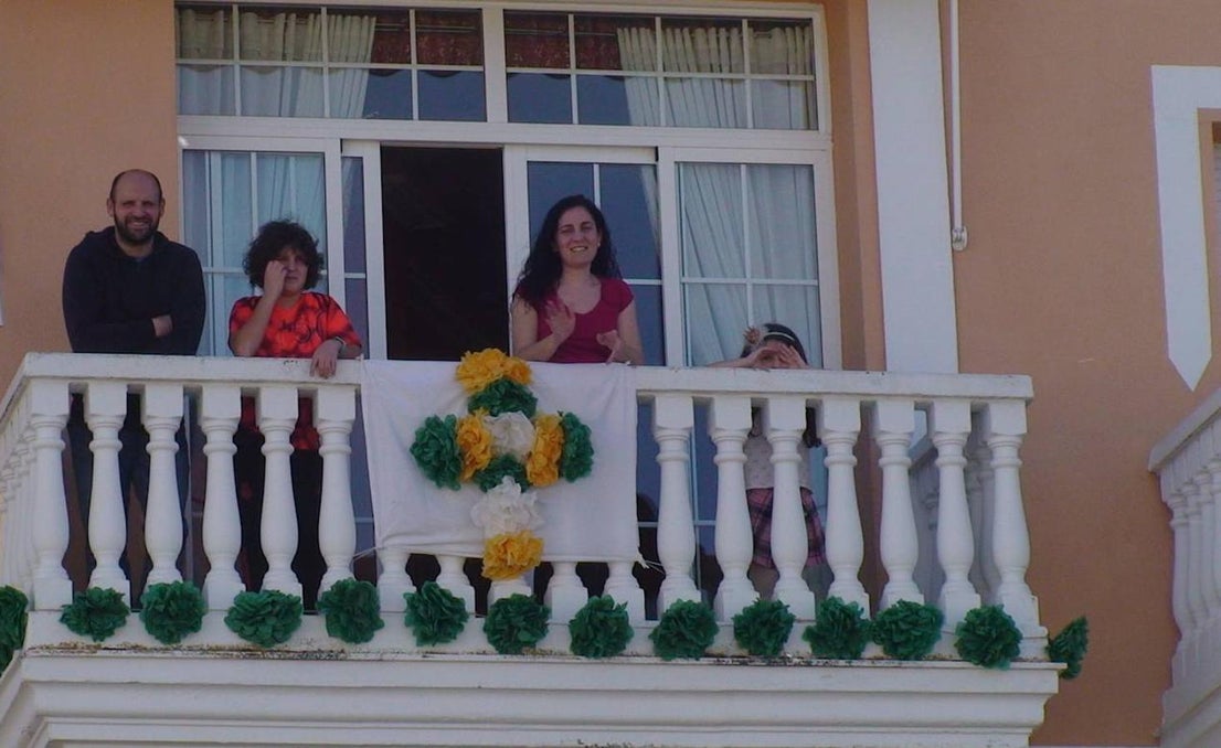 Cruz de mayo en el balcón 