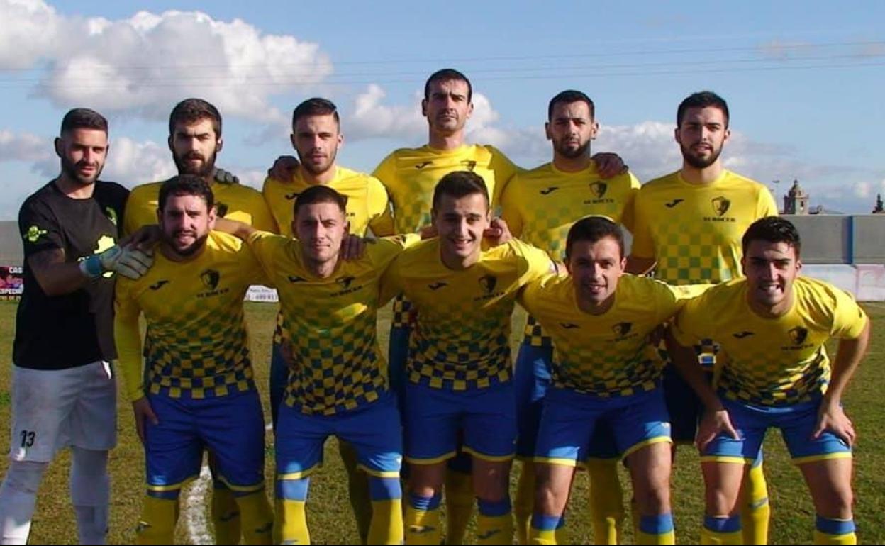 Equipo titular del Iipense en uno de sus últimos partidos 