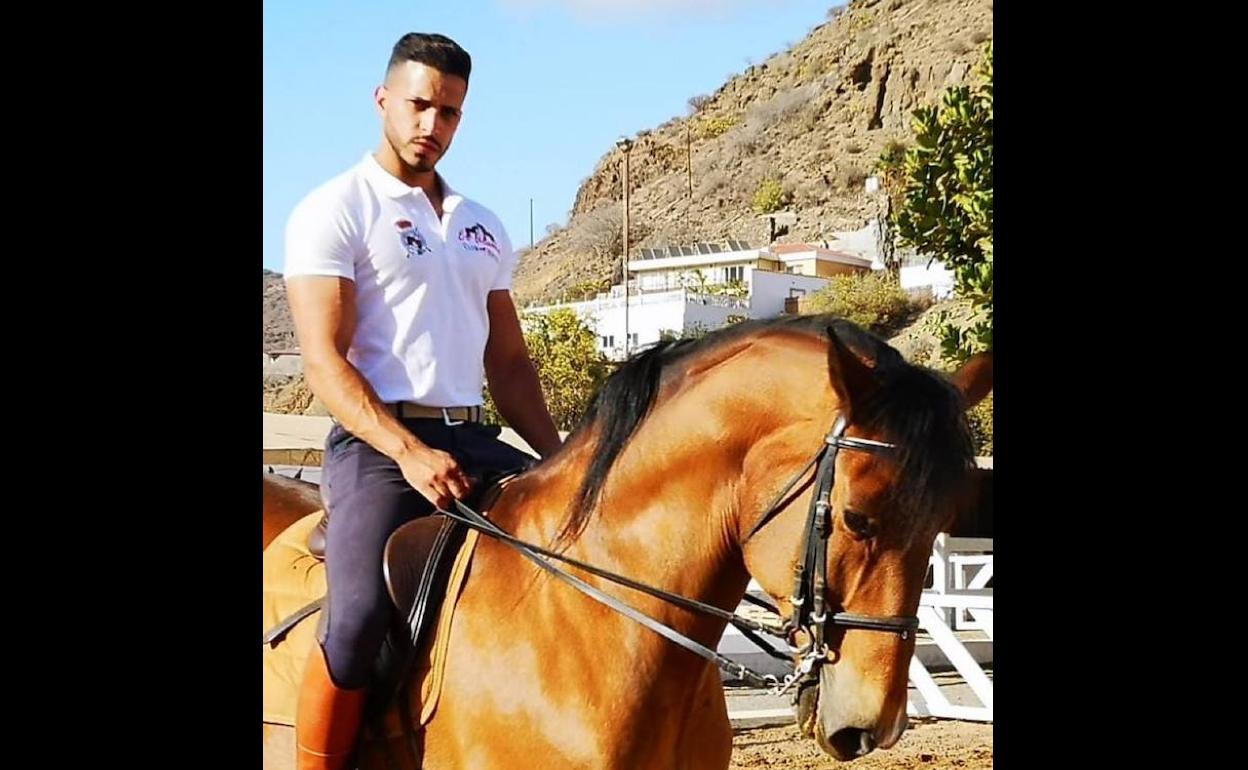 El jinete ilipense Sergio Guisado participa en competición online de Doma Clásica a nivel internacional
