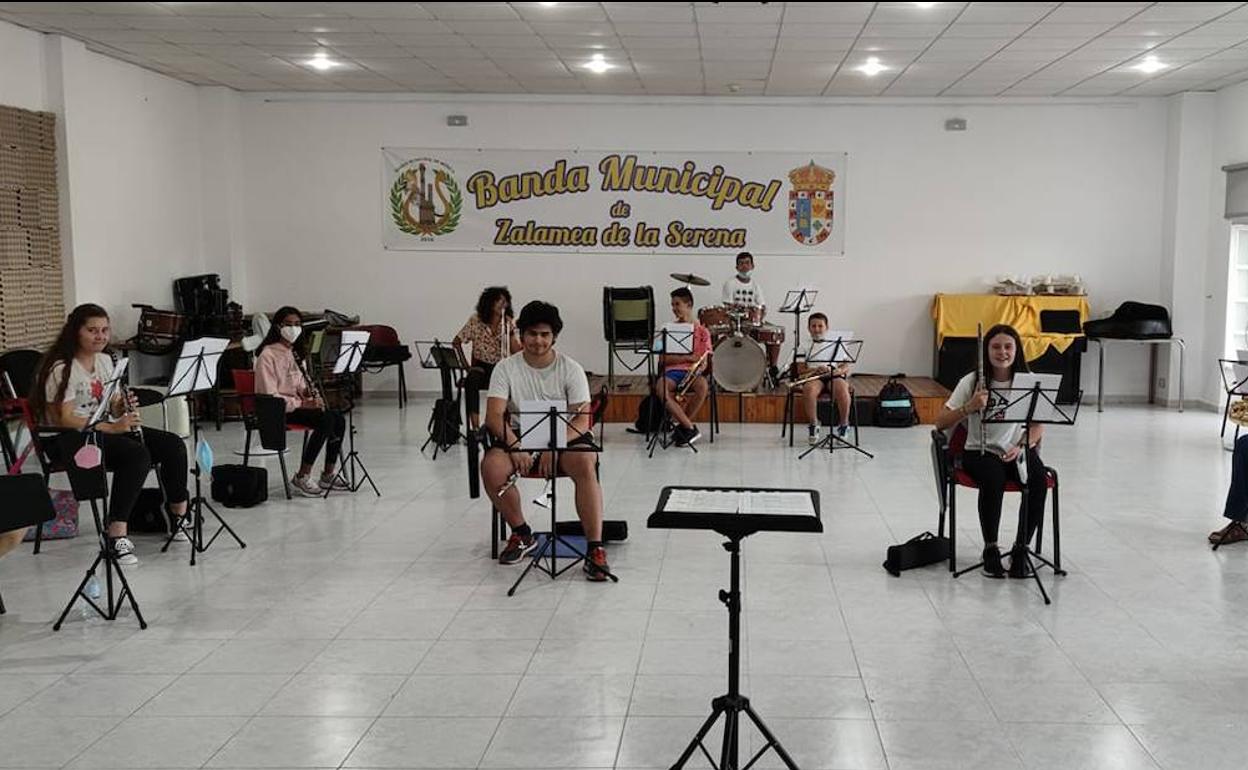 Ensayos de la banda municipal de Zalamea 