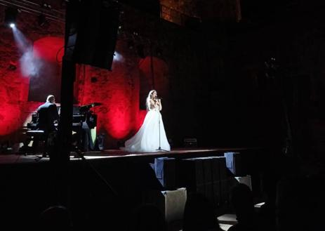 Imagen secundaria 1 - La Feria de la Cruz de Mayo ha vuelto a llenar de música el Castillo de Arribalavilla