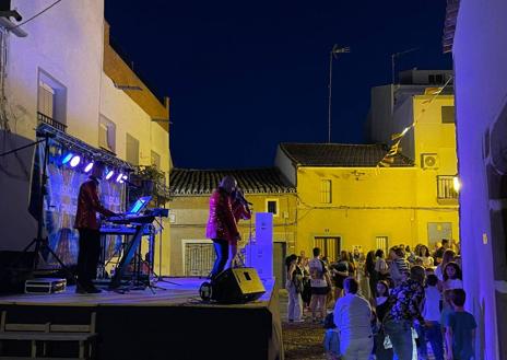 Imagen secundaria 1 - La Plazoleta de la Justicia acoge la celebración de San Antonio