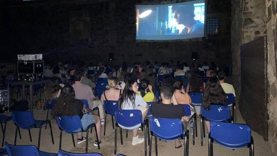 El Castillo de Arribalavilla acoge la proyección de 'Padre no hay más que uno 3'
