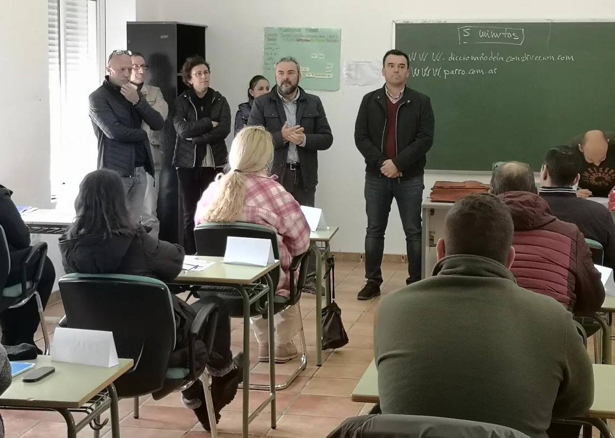 Imagen secundaria 1 - 8 ilipenses cursan la escuela taller de albañilería y arqueología