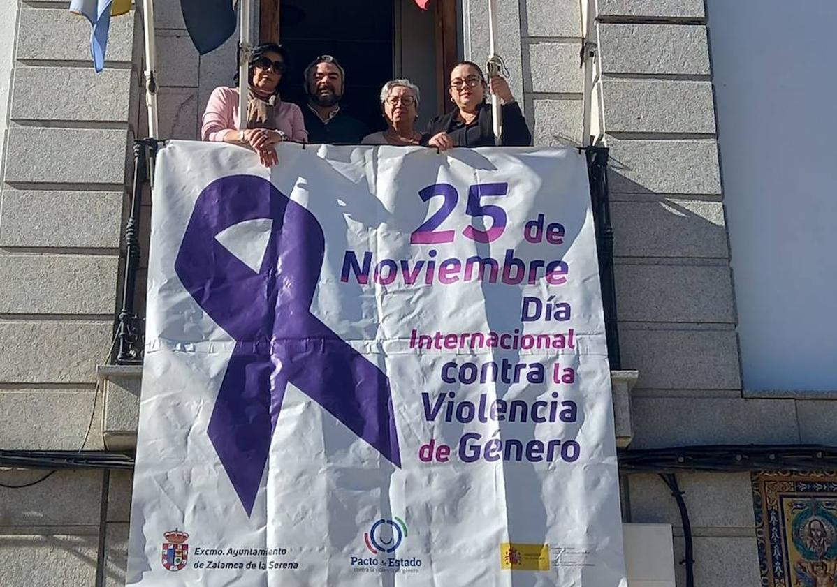 Imagen principal - Zalamea se mueve contra la violencia de género