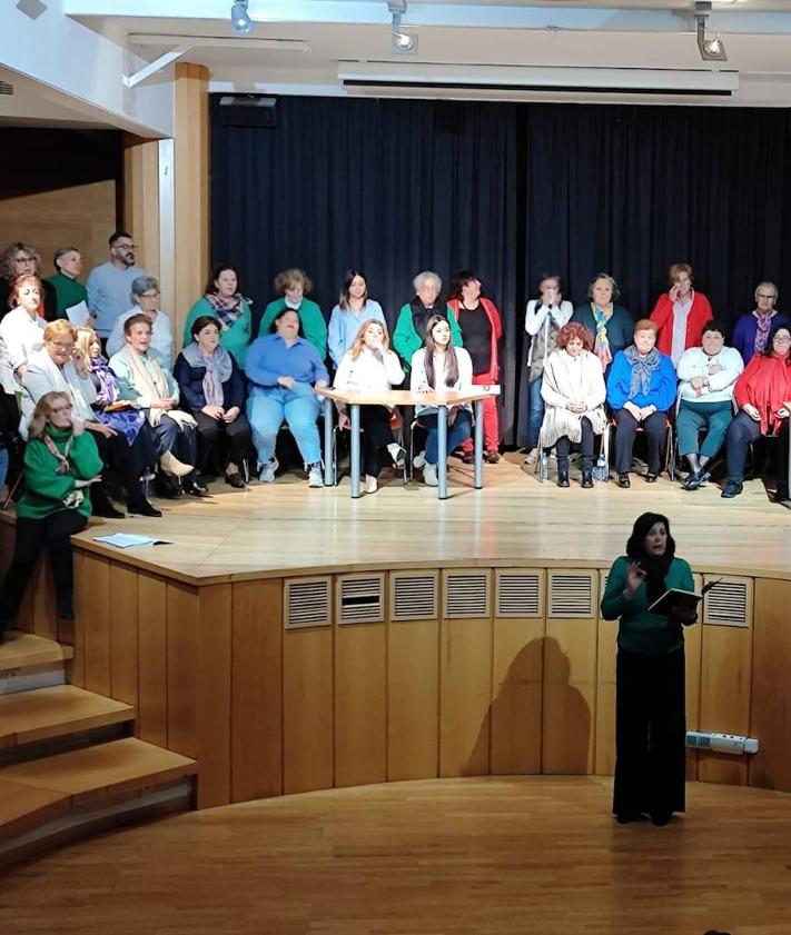 Imagen secundaria 2 - Zalamea disfrutó con los microteatros 'Abriendo el alma'