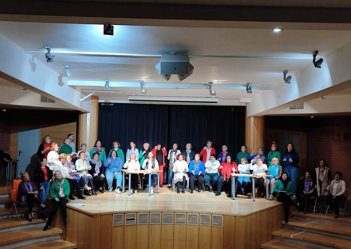 Imagen secundaria 1 - Zalamea disfrutó con los microteatros &#039;Abriendo el alma&#039;