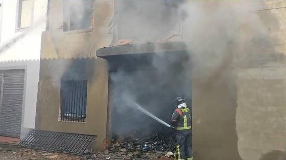 Muere una mujer y su hermana sigue desaparecida en un incendio en Zalamea de la Serena