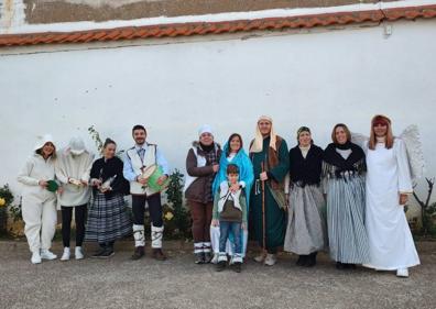 Imagen secundaria 1 - Diferentes momentos del pasacalles navideño. 