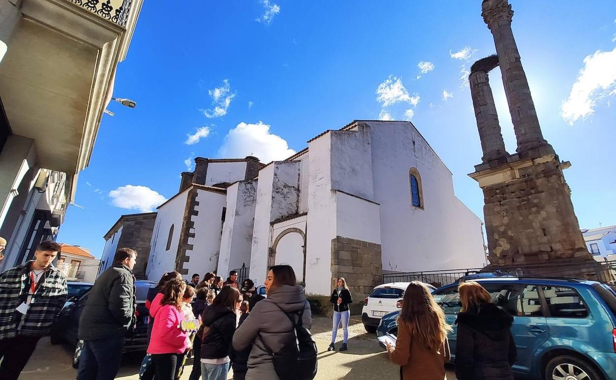 'Completa el círculo del tiempo' dio a conocer Zalamea y sus monumentos