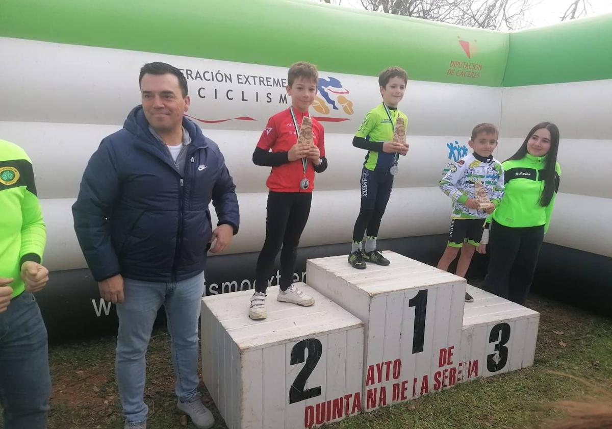 Imagen principal - Gran actuación de los ciclistas ilipenses en el XI Rally XCO Quintana