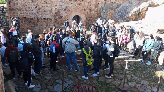 Alumnos de Zalamea y de Cabeza del Buey disfrutan conociendo el pasado medieval de la comarca