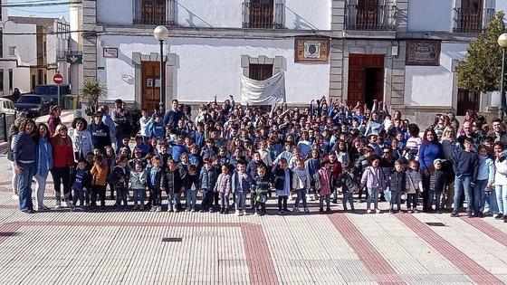 Los pequeños ilipenses han marchado por la localidad por la paz