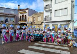 Alboroto, comparsa ganadora de adultos.