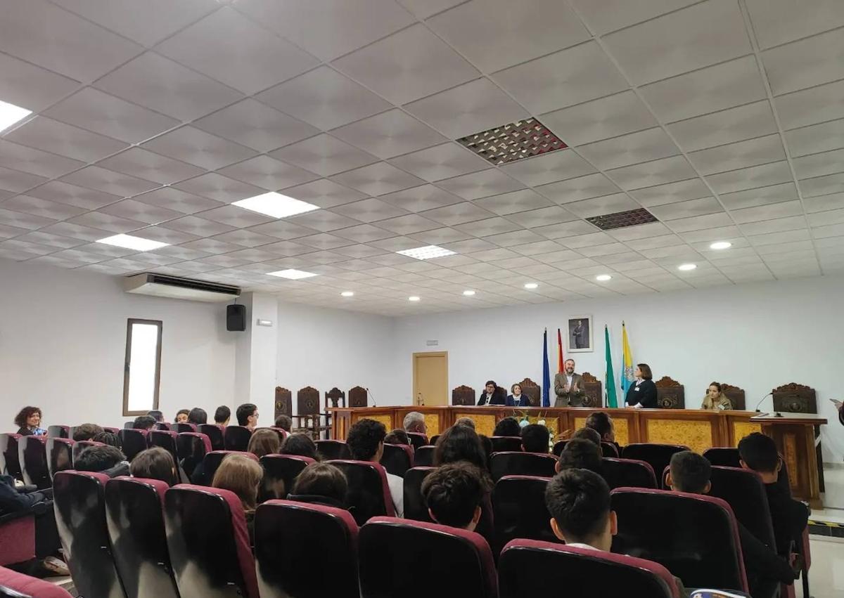Imagen secundaria 1 - Alumnos de intercambio de Turquía, Macedonia y Rumanía visitan Zalamea