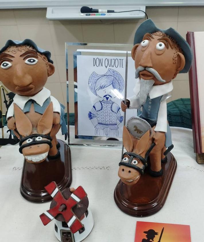 Imagen secundaria 2 - El Quijote en el Día del Libro del instituto Antonio de Nebrija