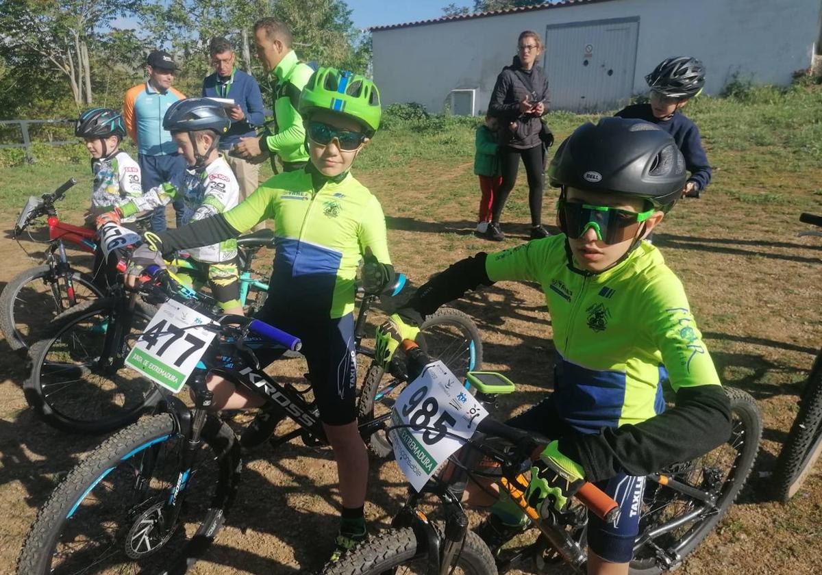 Los ciclistas de la AC Cancho Roano se lucieron en Zafra