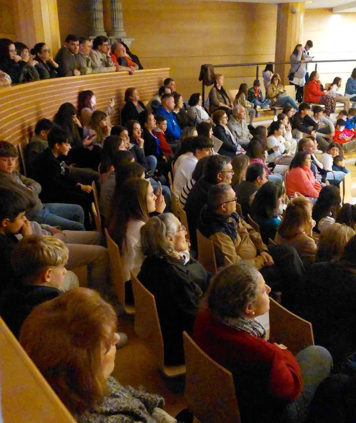 Imagen secundaria 2 - El festival Extremeses llevó a escena tres sainetes y un musical