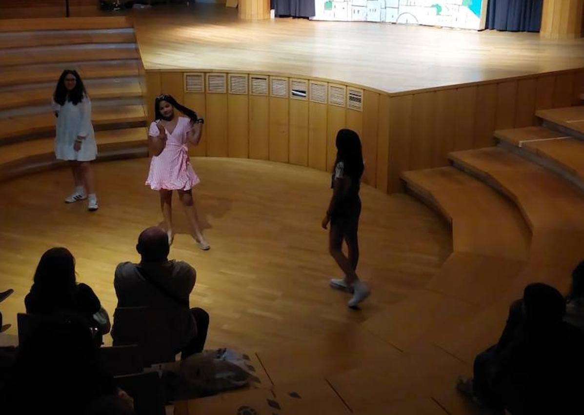 Imagen secundaria 1 - El festival Extremeses llevó a escena tres sainetes y un musical