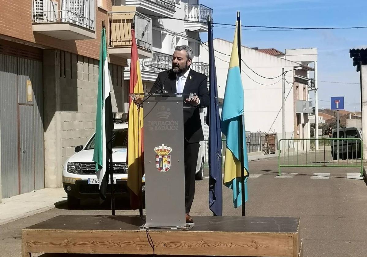 Imagen principal - Zalamea disfruta de su VII Feria del Comercio