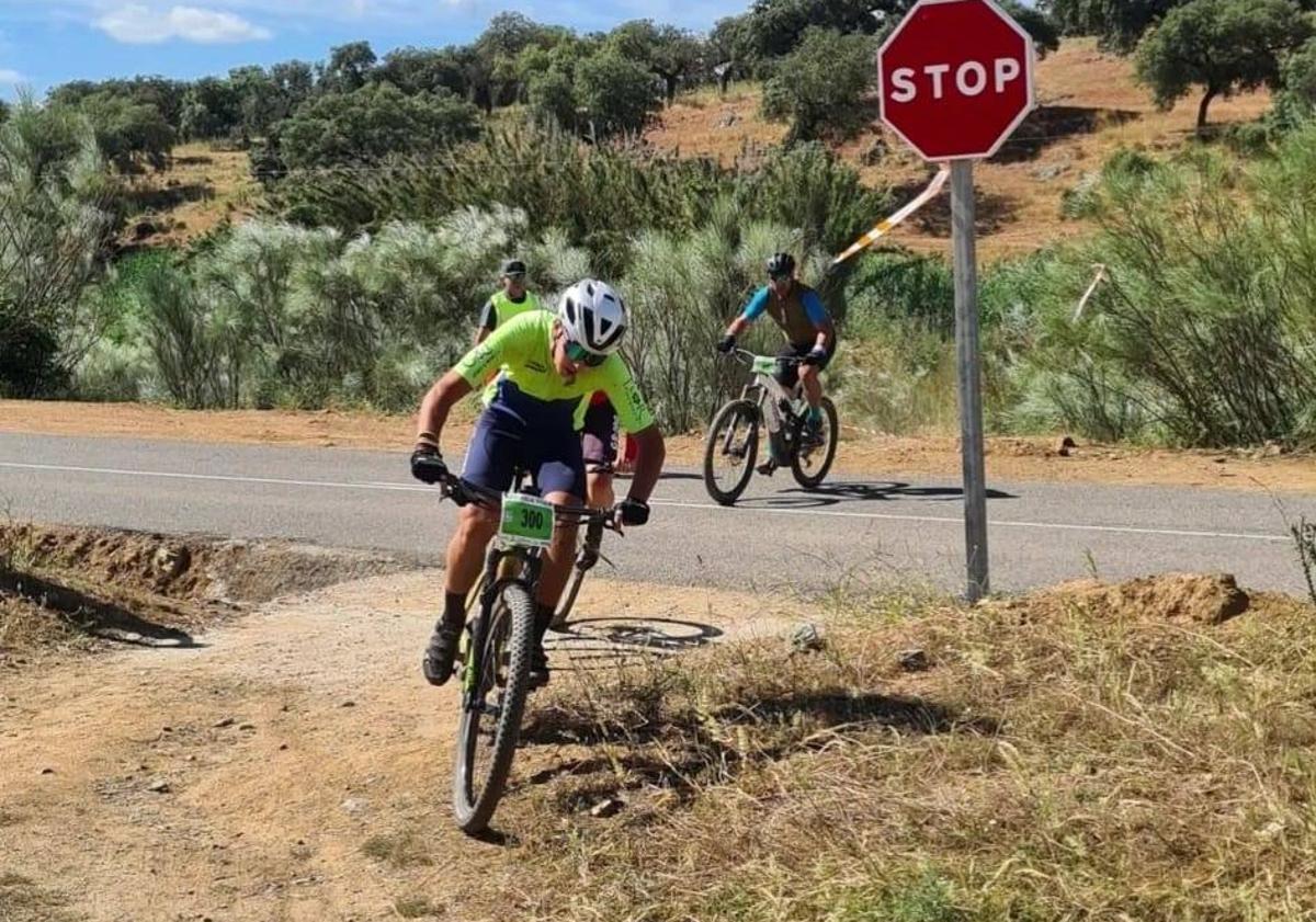 Imagen principal - Nuevo fin de semana de éxitos para la AC Cancho Roano