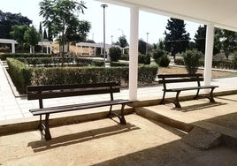 Nuevos bancos instalados en Docenario.