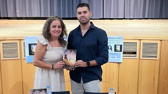Carmen de la Marta presentó su libro 'Marionetas Rotas' a los ilipenses