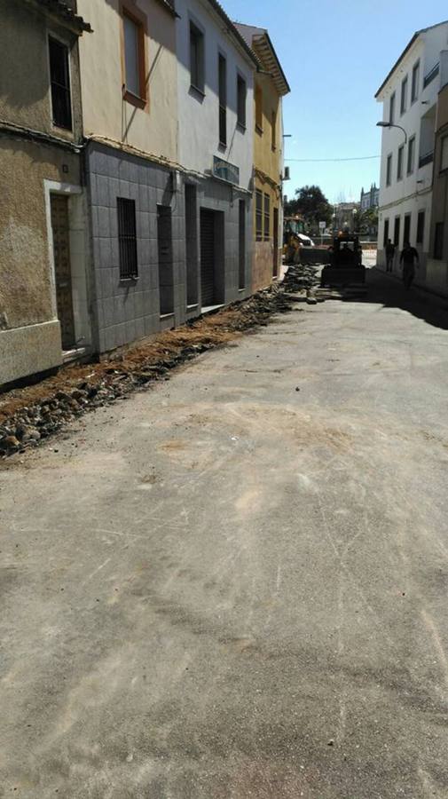 Comienzan las obras de ampliación del acerado en la calle Fuentes