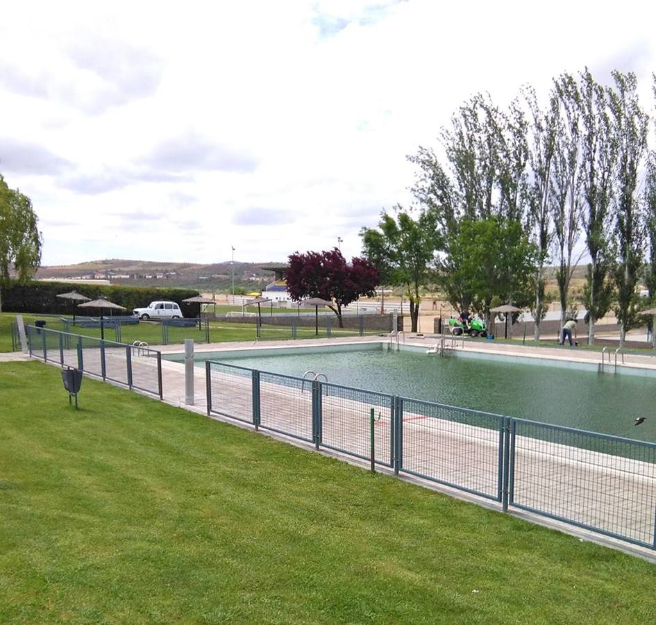 Aspecto que presenta la piscina municipal tras la última reforma 