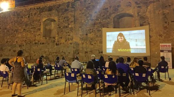 Durante la proyección del primer documental 