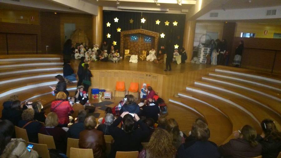 El centro cultural se llenó para asistir al Belén viviente 