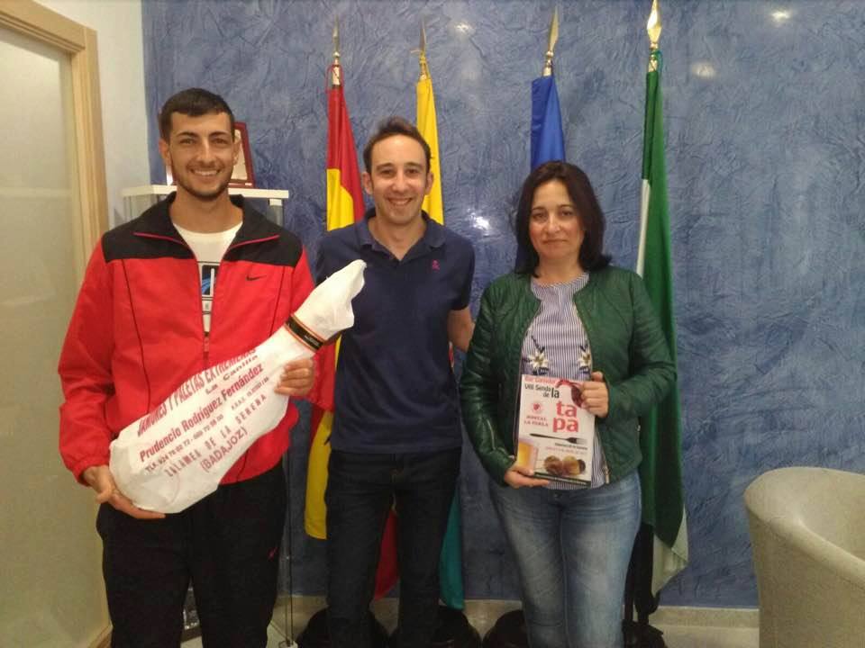 El alcalde junto a Pedro Antonio Paquico y Grani Pozo 