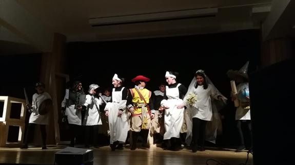 El Festival Extremeses inaguró un año de teatro en Zalamea con los alumnos más jóvenes