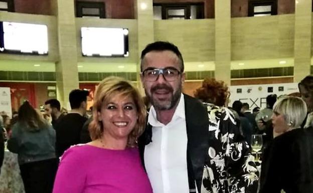 Robles con la directora de los Premios Picasso. 