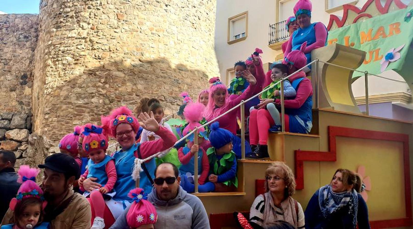 Más de 2.000 niños salen a la calle en el tradicional pasacalles infantil