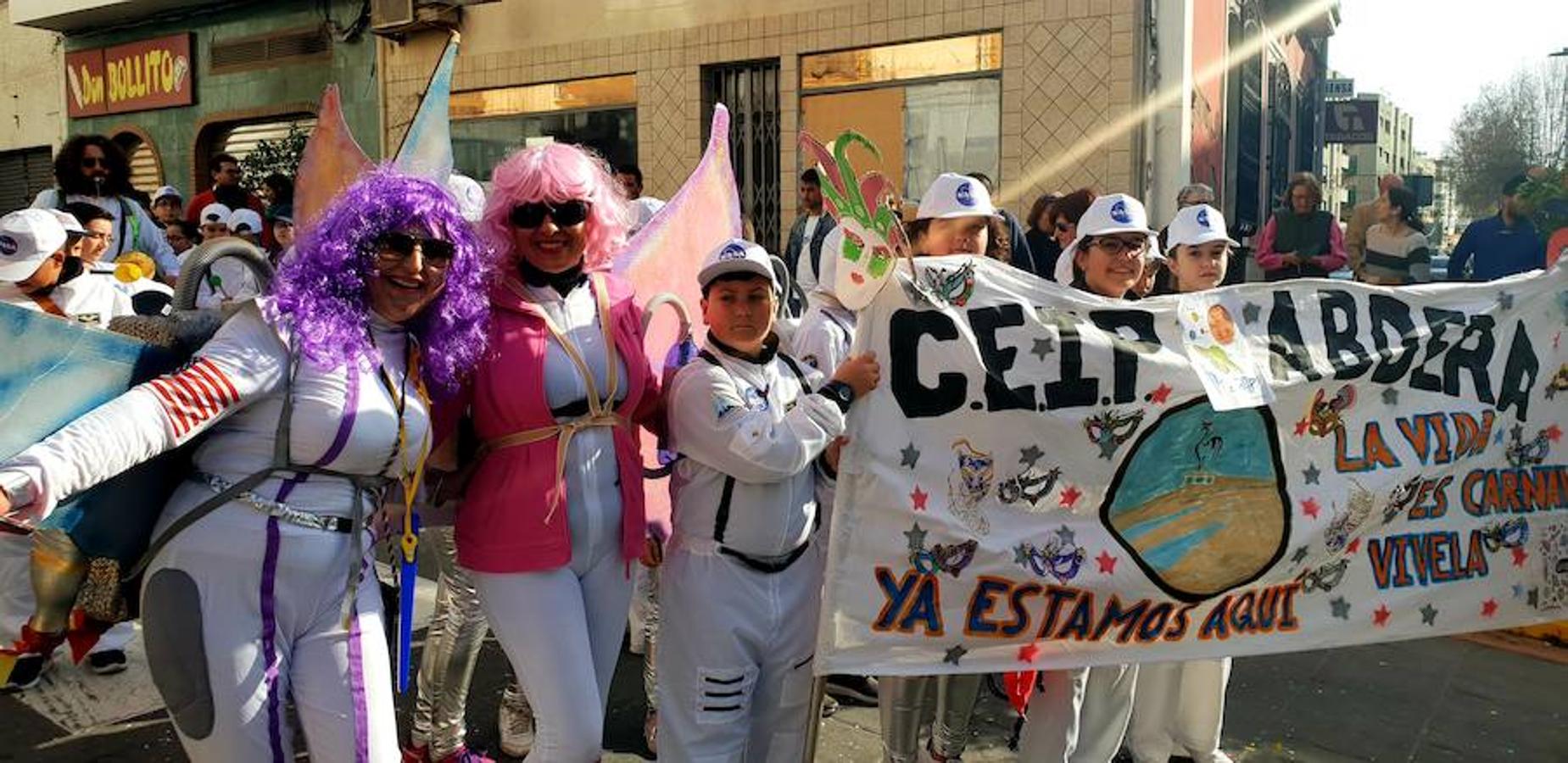 Más de 2.000 niños salen a la calle en el tradicional pasacalles infantil